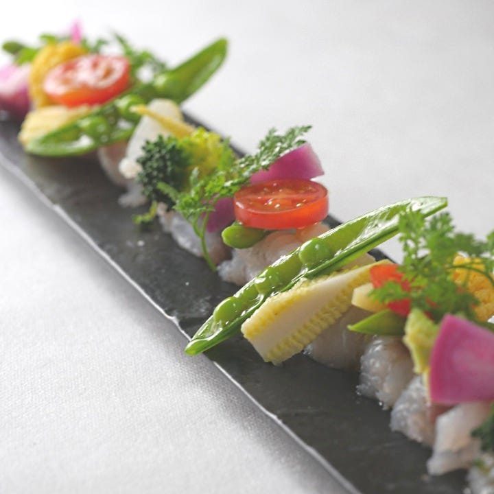 旬の魚と彩り野菜のカルパッチョ しょっつるソース
